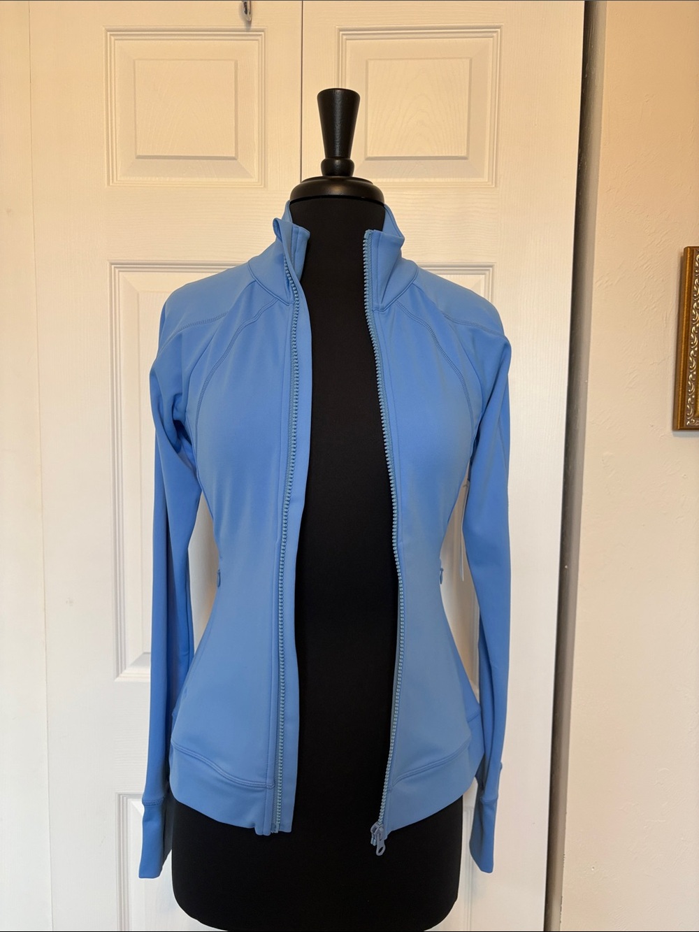 NWT Isabella Active Wear Amore Knit Zip Front Jacket - Extra Small (XS).